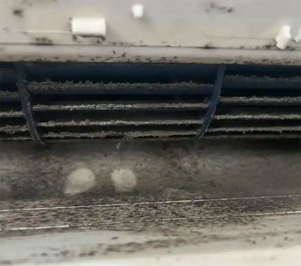 台儿庄空调吹的风有股烧焦味是怎么回事